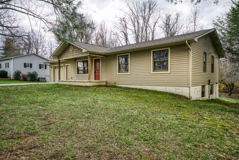 454 Meadows Rd, Sparta, TN 38583