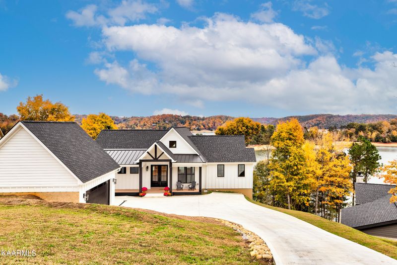 454 Norris Crest Dr, Lafollette, TN 37766