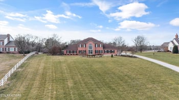 4540 Scenic Point Dr, Louisville, TN 37777