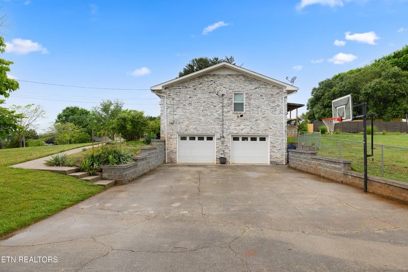 4541 Cobblestone Cir, Knoxville, TN 37938