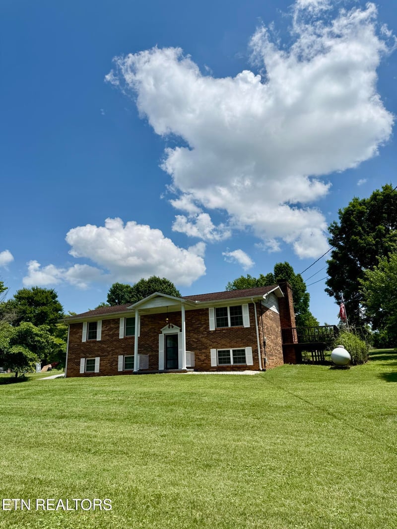 4544 N Wildwood Rd, Maryville, TN 37804