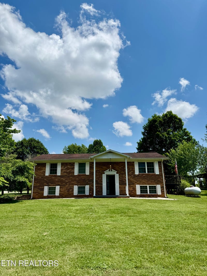 4544 N Wildwood Rd, Maryville, TN 37804