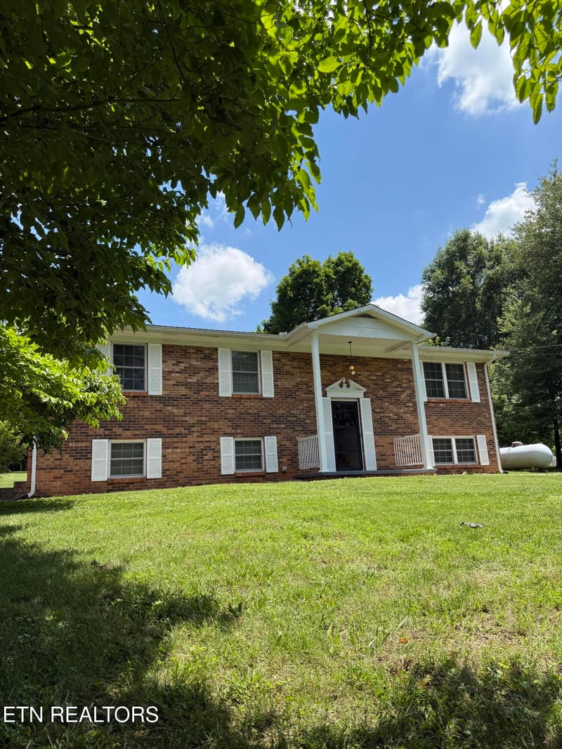 4544 N Wildwood Rd, Maryville, TN 37804