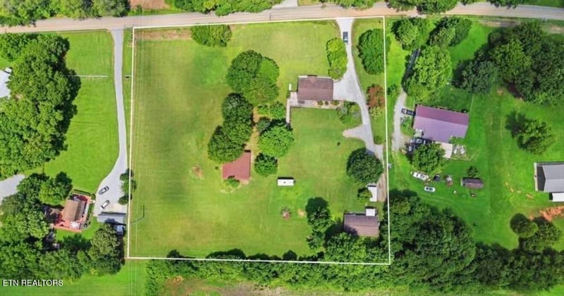4544 N Wildwood Rd, Maryville, TN 37804