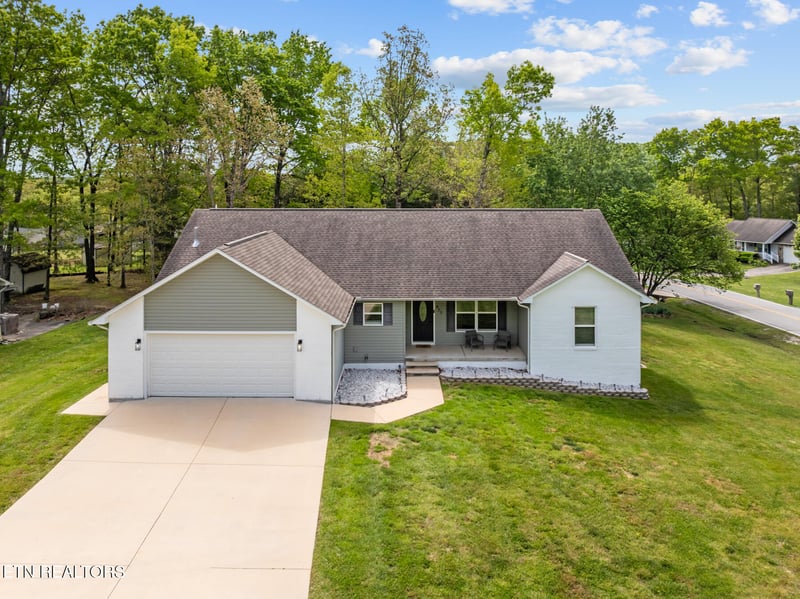455 Carriage Dr, Crossville, TN 38555