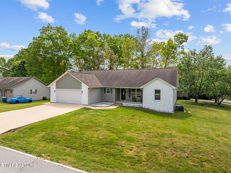 455 Carriage Dr, Crossville, TN 38555