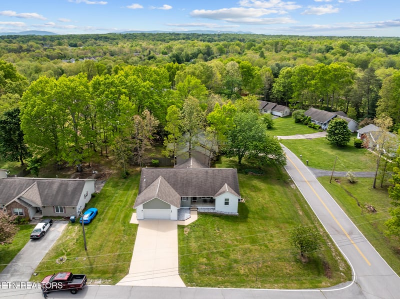 455 Carriage Dr, Crossville, TN 38555