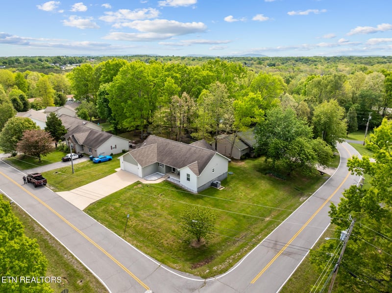 455 Carriage Dr, Crossville, TN 38555