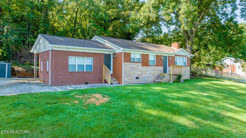 455 Valley View Dr, Morristown, TN 37813