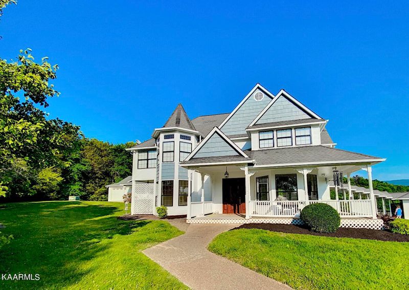 455 White Oak Dr, Seymour, TN 37865