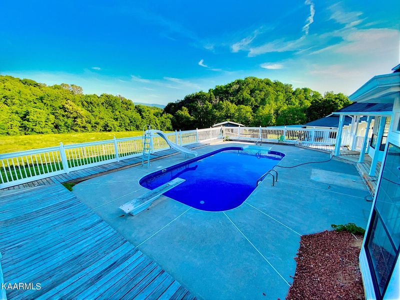 455 White Oak Dr, Seymour, TN 37865