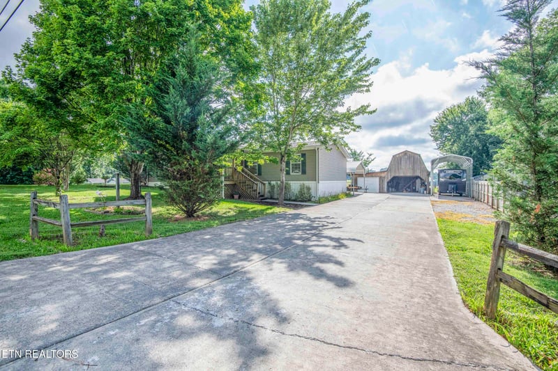 4556 Cherokee Dr, Strawberry Plains, TN 37871