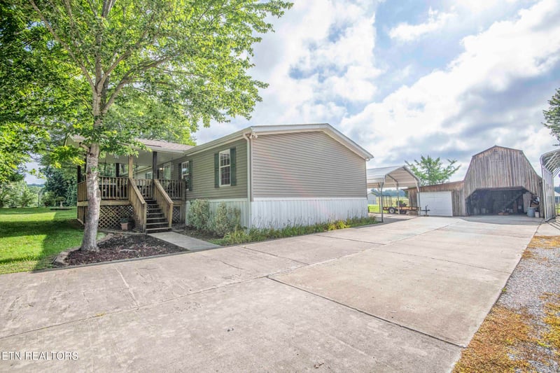 4556 Cherokee Dr, Strawberry Plains, TN 37871
