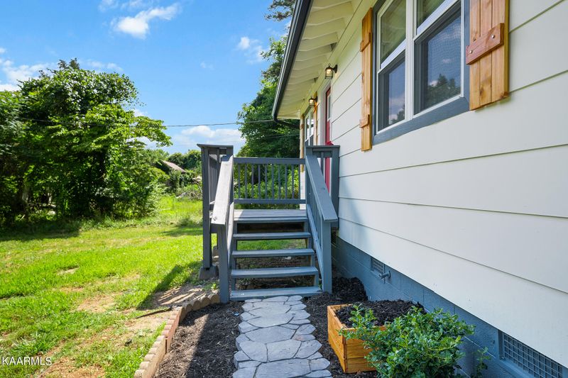 4556 Hall Rd, Loudon, TN 37774
