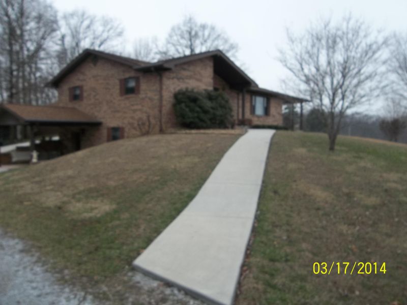 456 Clayton Howard Rd, Wartburg, TN 37887