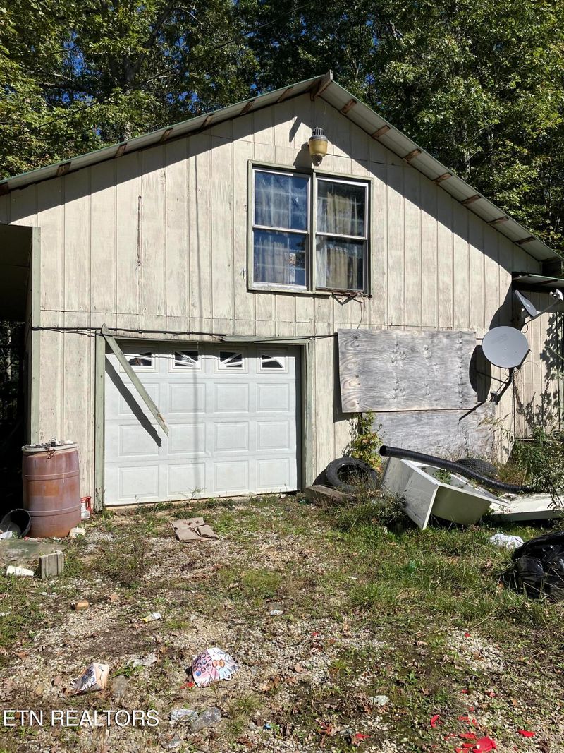 456 Eagle Private Ln, Helenwood, TN 37755