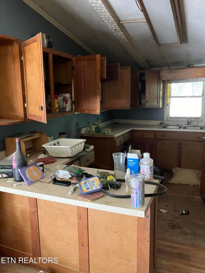 456 Eagle Private Ln, Helenwood, TN 37755