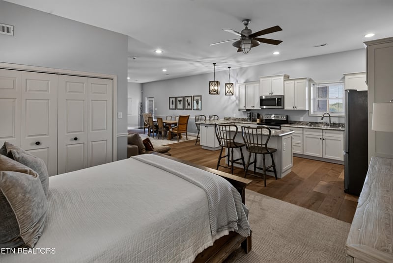 4560 Gravelly Hills Rd, Louisville, TN 37777
