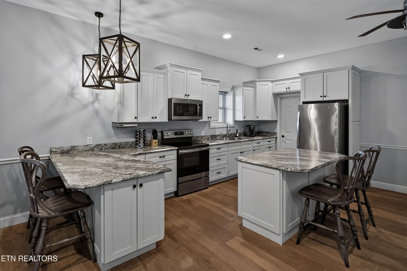 4560 Gravelly Hills Rd, Louisville, TN 37777