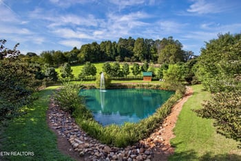 4560 Gravelly Hills Rd, Louisville, TN 37777