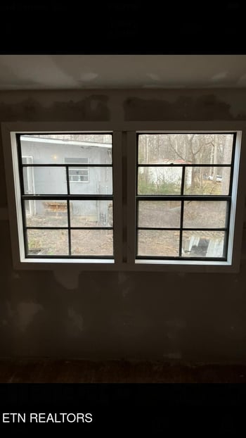 4563 Cherokee Dr, Strawberry Plains, TN 37871