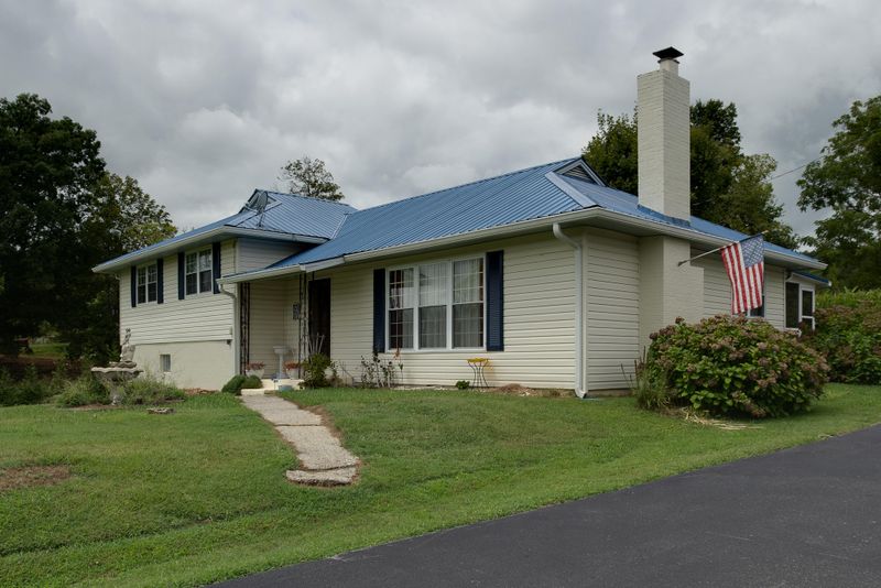 457 County Road 401, Madisonville, TN 37354