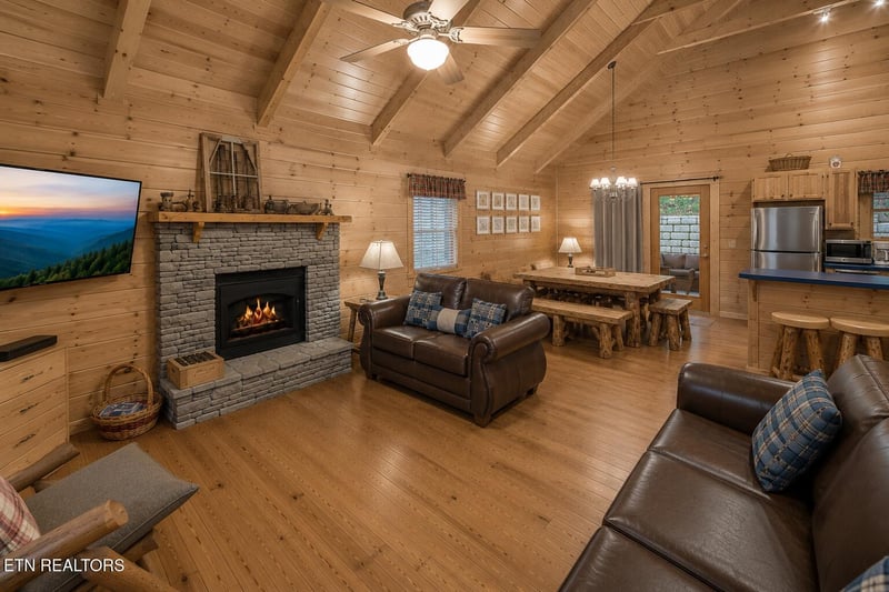 457 Hilltop Rd, Gatlinburg, TN 37738