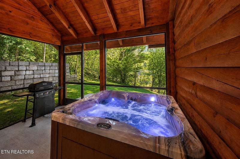457 Hilltop Rd, Gatlinburg, TN 37738