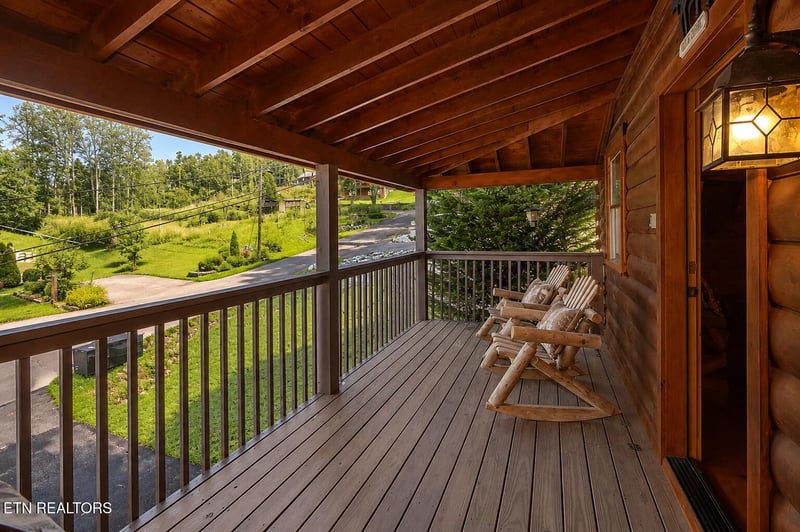 457 Hilltop Rd, Gatlinburg, TN 37738