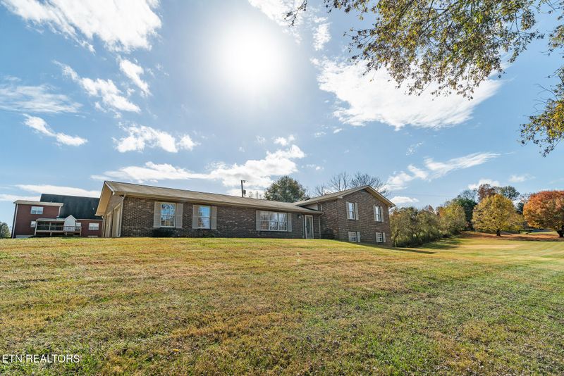457 N Knob Creek Rd, Seymour, TN 37865