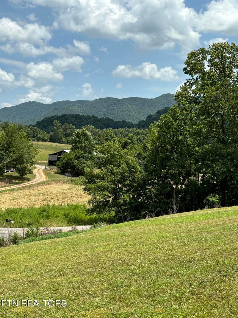 4571 Bethlehem Rd, Walland, TN 37886