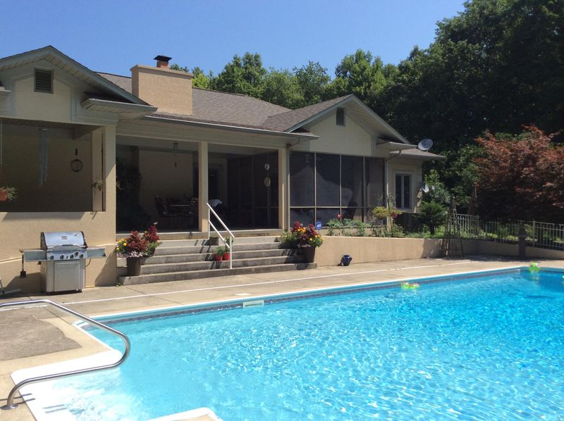 458 Ashley Ln, Oneida, TN 37841