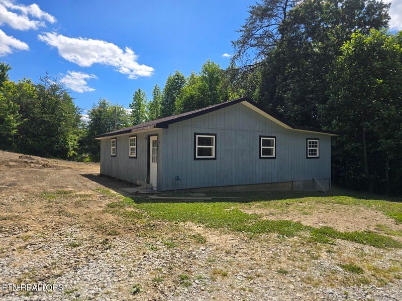 458 Beaver Ln, Oneida, TN 37841