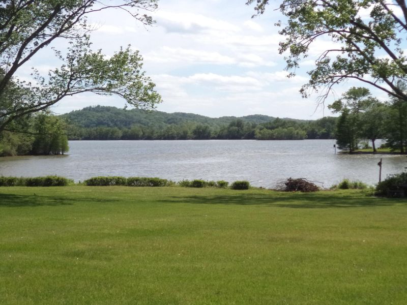 458 Foremast Rd, Kingston, TN 37763