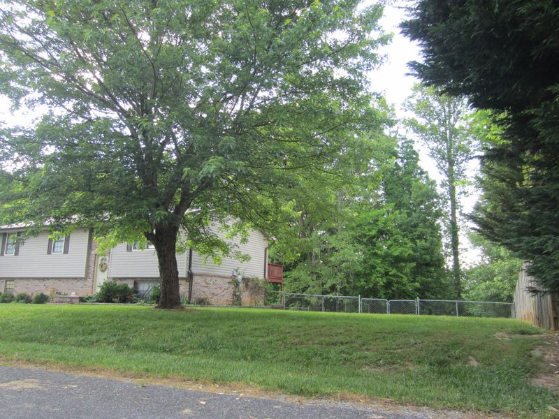 458 Klondike Cir, Kodak, TN 37764