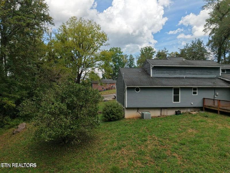 459 Dogwood Ln, Jacksboro, TN 37757