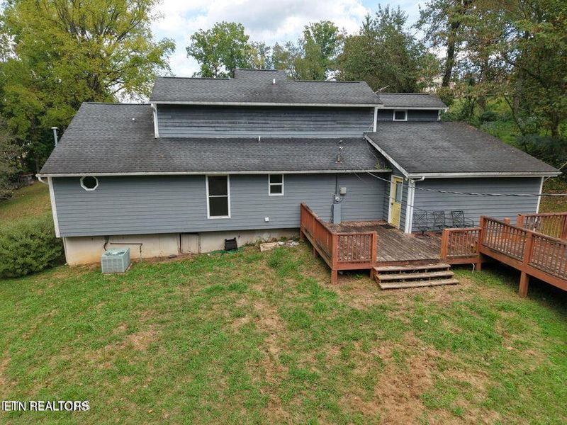 459 Dogwood Ln, Jacksboro, TN 37757
