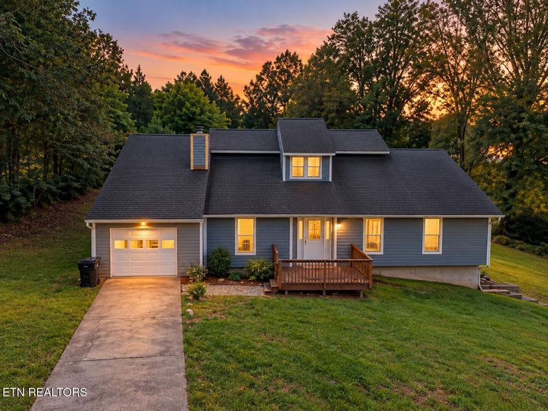 459 Dogwood Ln, Jacksboro, TN 37757