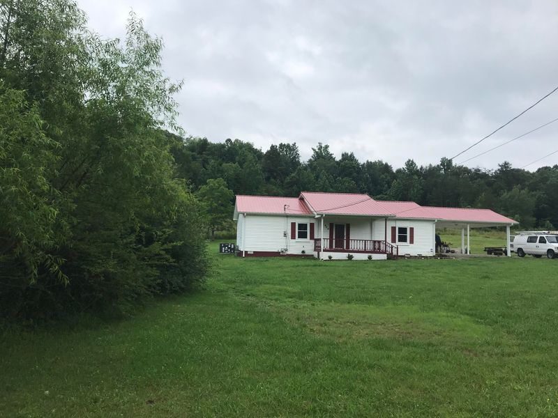 459 Dyllis Rd, Harriman, TN 37748