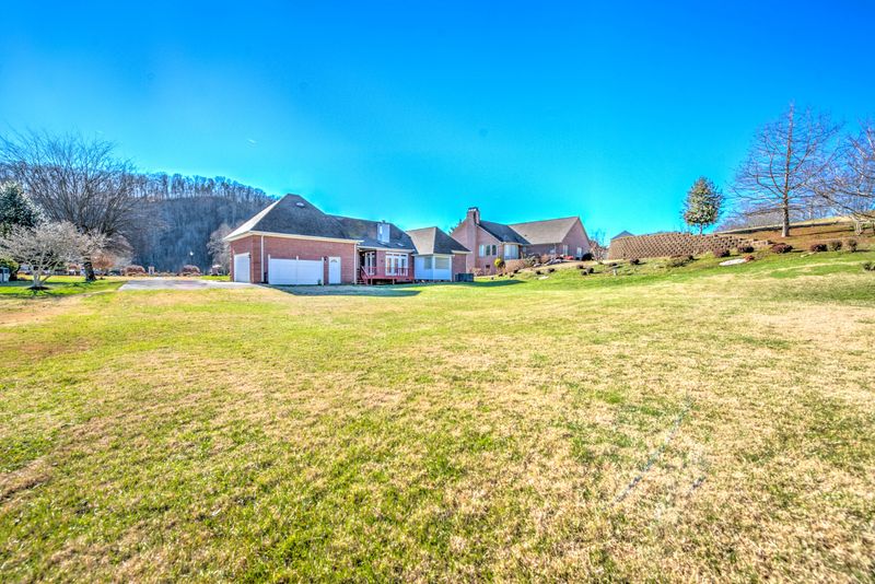 459 Mariner Point Dr, Clinton, TN 37716