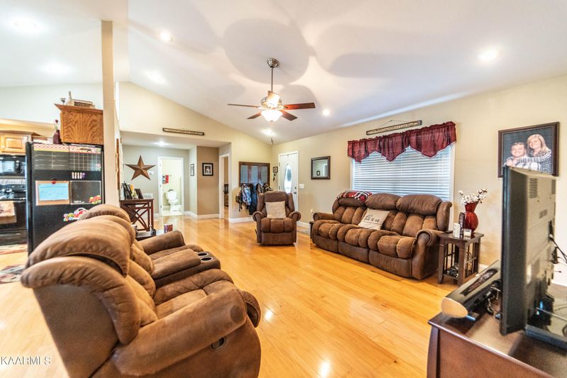 46 Chase Ln, Crossville, TN 38571