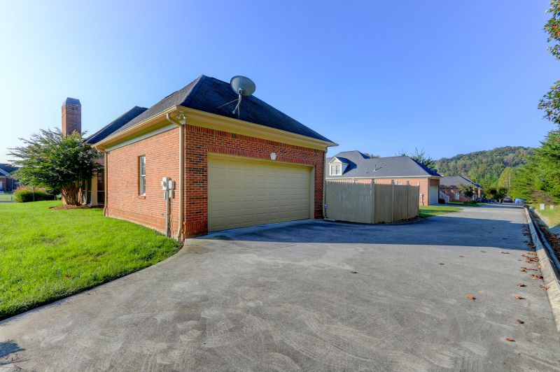 46 Royal Troon Cir, Oak Ridge, TN 37830