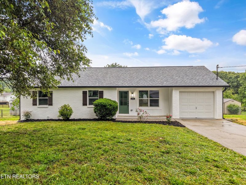 460 Anchor Dr, Lenoir City, TN 37771