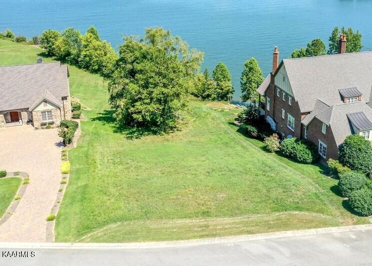 460 Cypress Pointe Dr, Lenoir City, TN 37772