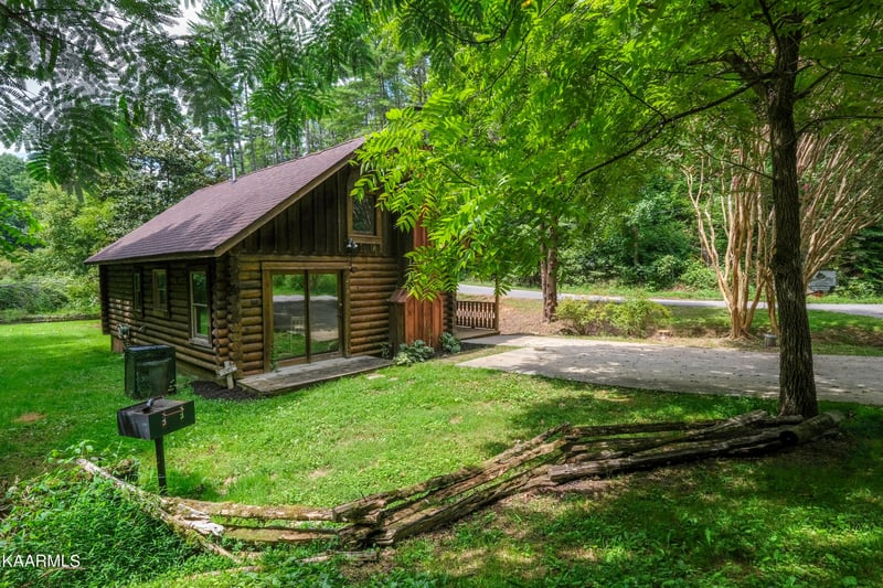 460 Huskey Grove Road Rd, Pigeon Forge, TN 37876