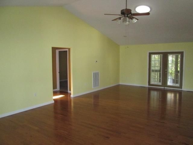 460 Summerwind Dr, Crossville, TN 38571