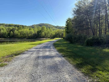 4601 White Oak Rd, Duff, TN 37729