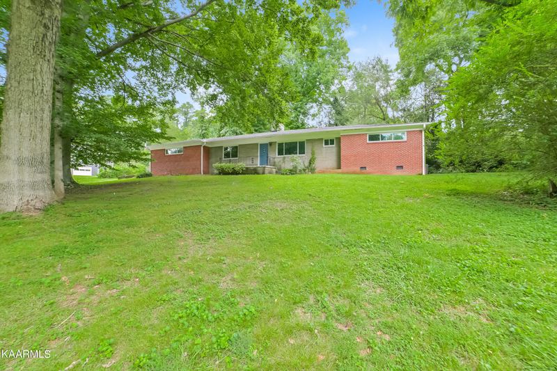 4604 W Sunset Rd, Knoxville, TN 37914