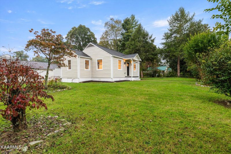 4606 Pinecrest Dr, Knoxville, TN 37918