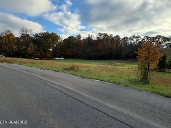4607 Huffaker Dr, Strawberry Plains, TN 37871